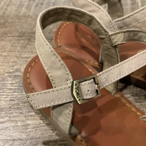 Women's Tom's Sandal Flip Flops Strappy Tribal Tan Size 8 - Picture 6 of 11